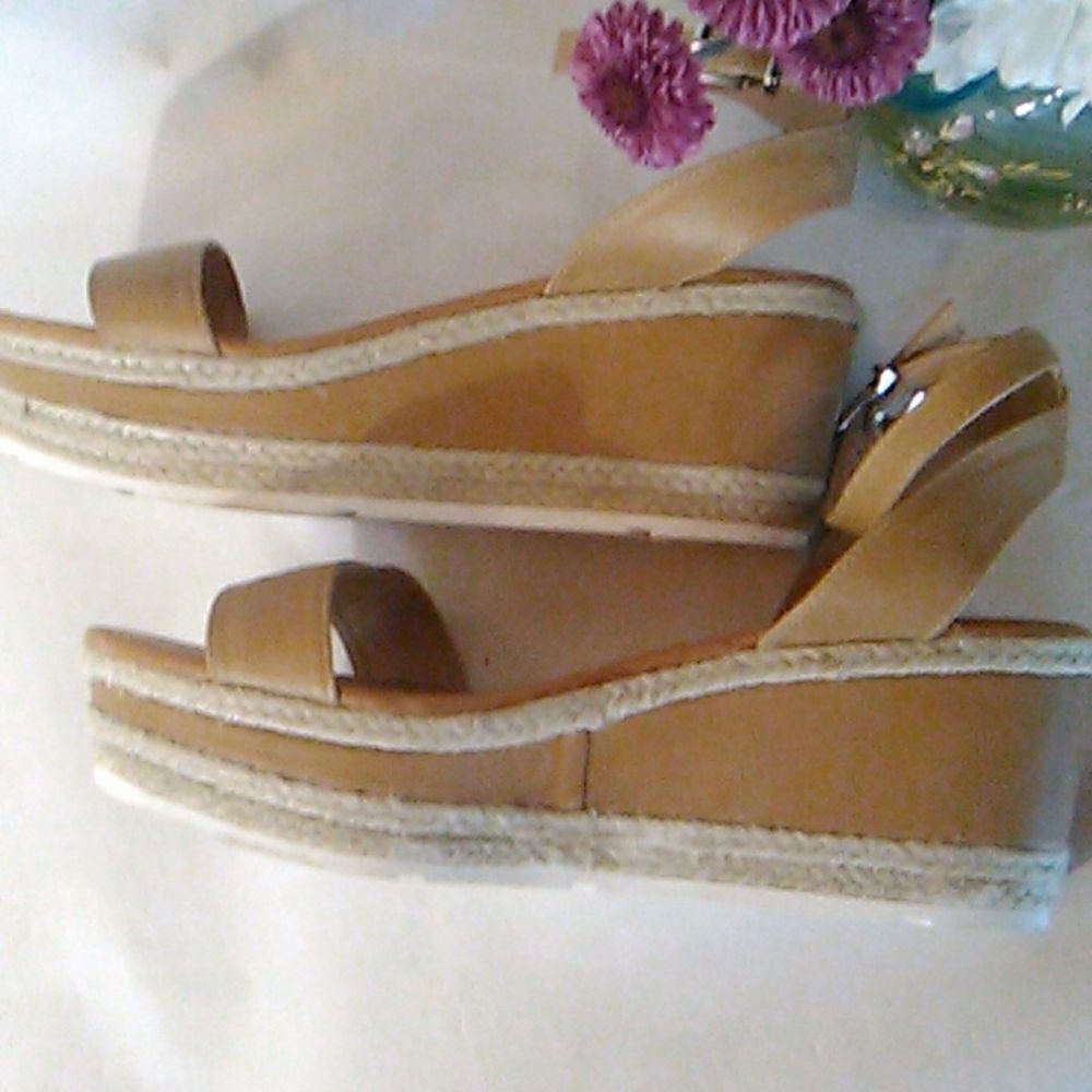 Me Too Platform Sandals - Picture 3 of 9
